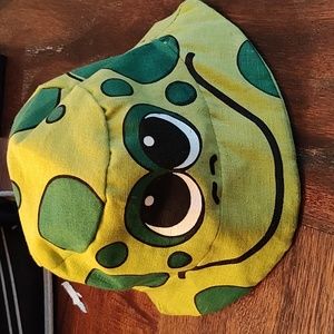 Frog bucket hat